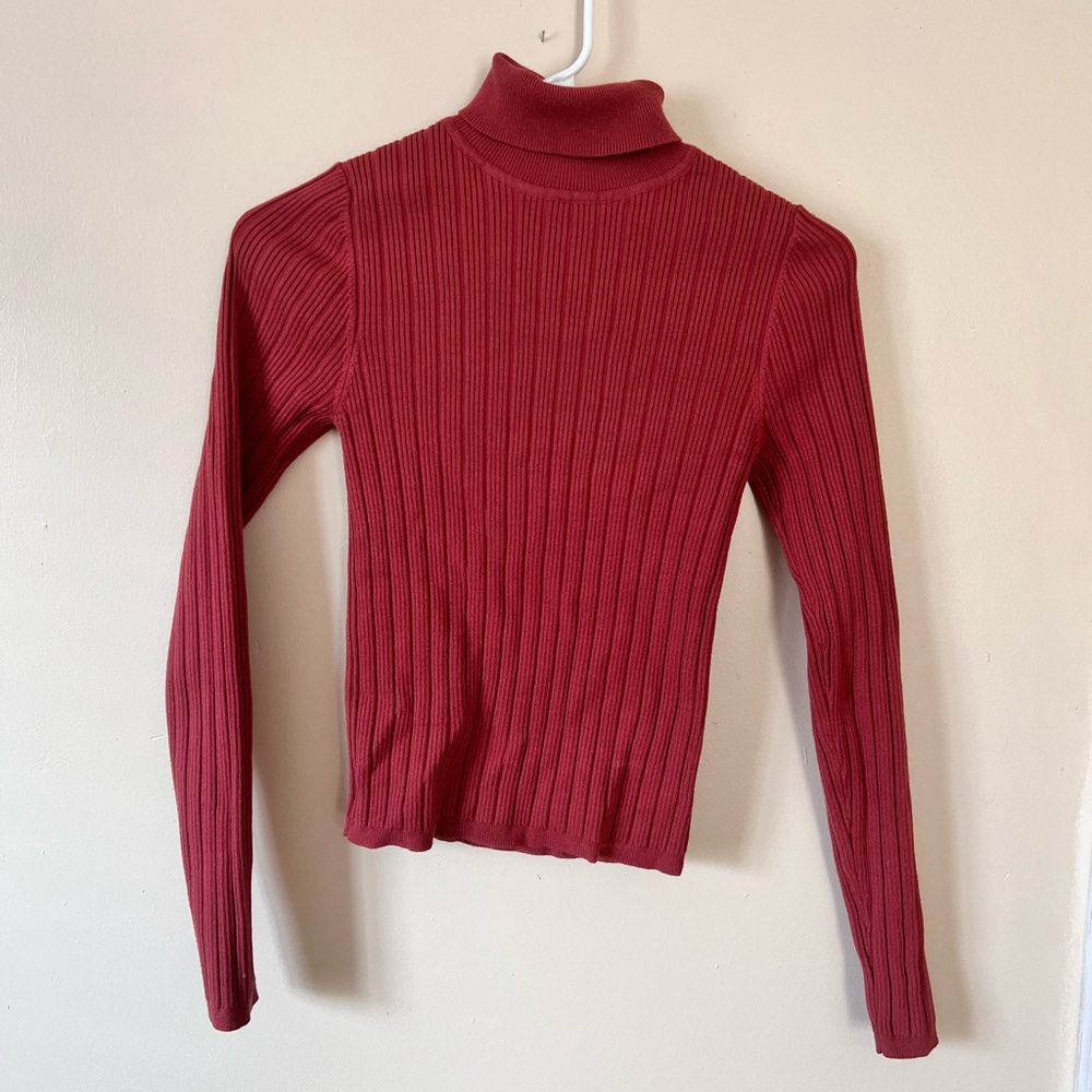 Lulu’s pink turtle neck